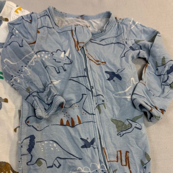 Carter's - Set of 2 Dino Print Footies/Sleepers - Blue and White - Picture 3 of 5